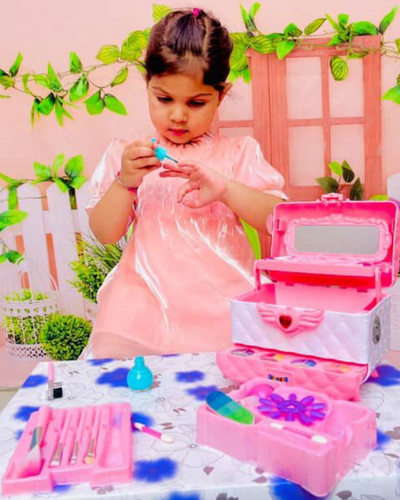 KIDS MAKEUP KITS