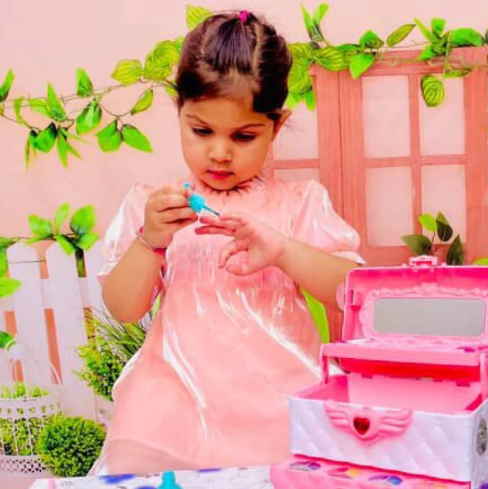KIDS MAKEUP KITS